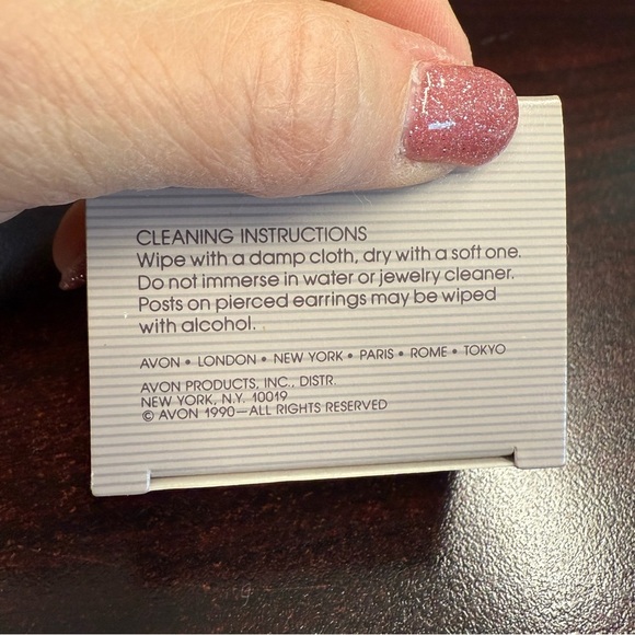 Avon “majestic” Goldtone and Gemstone clip Earrings simulated sapphire 1991 v - Picture 2 of 5